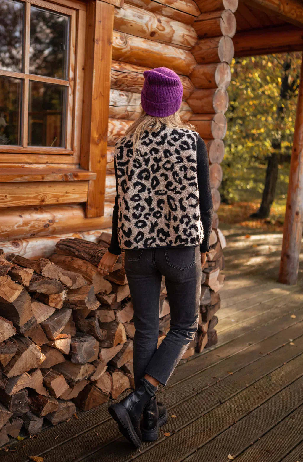 Abby – Leopard Sherpa Vest
